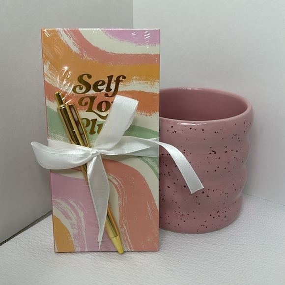 Pink mug and notebook set - Picture 3 of 3